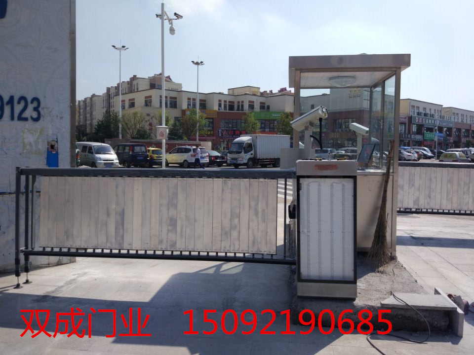 高端社區廣告道閘安裝 